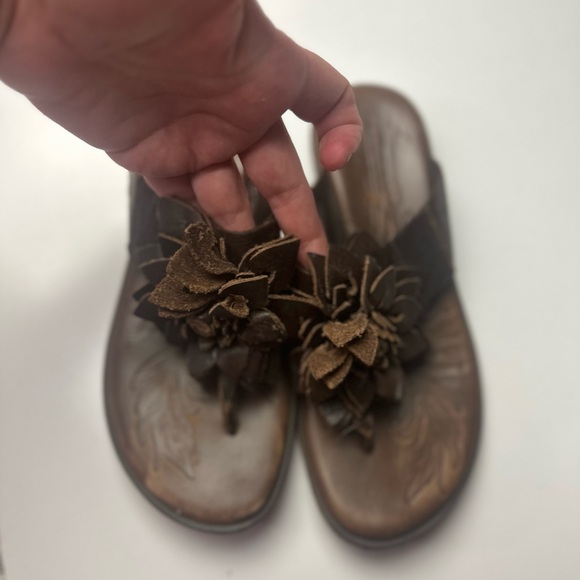 Born Astrid Brown 3-D Flower Leather Flip Flop Thong Vintage? SlipOn Sandals 6.5 - Picture 8 of 13